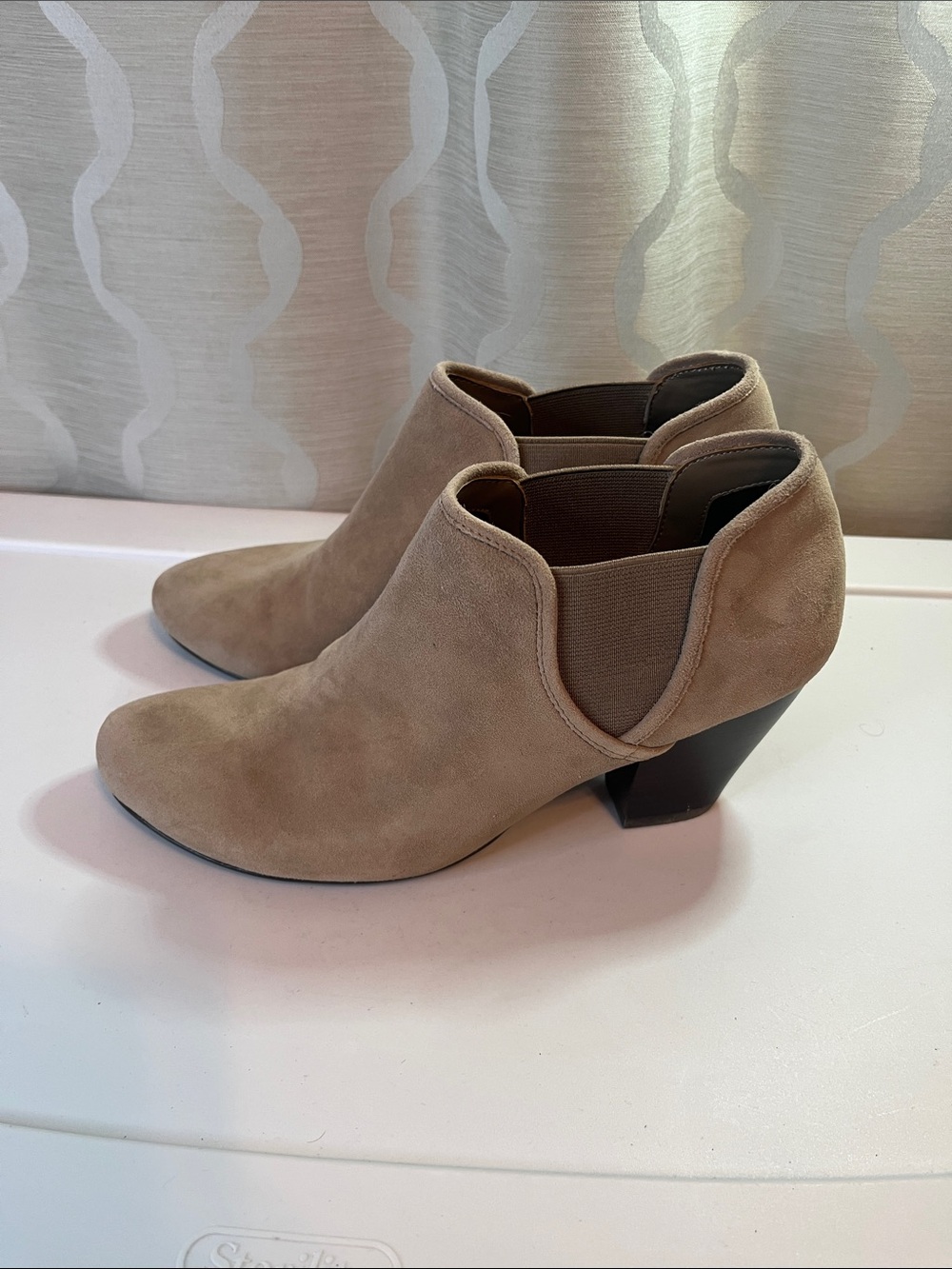 Vaneli Light Taupe Beige Suede Leather‎ Ankle Booties Size 8.5 - Picture 6 of 9